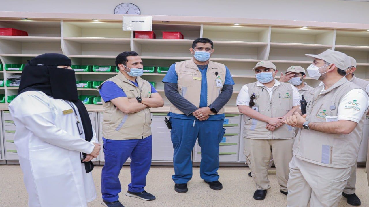 وزير الصحة يتفقد سير العمل في مستشفى شرق عرفات
