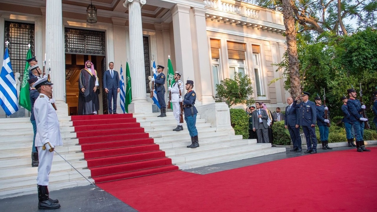 بالفيديو.. ولي العهد ورئيس الوزراء اليوناني يشهدان توقيع اتفاقيات بين المملكة واليونان