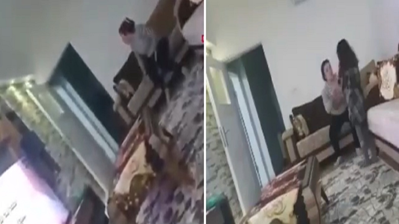 بالفيديو.. لاجئ سوري يصور زوجته وهي تضرب ابنتهما بوحشية