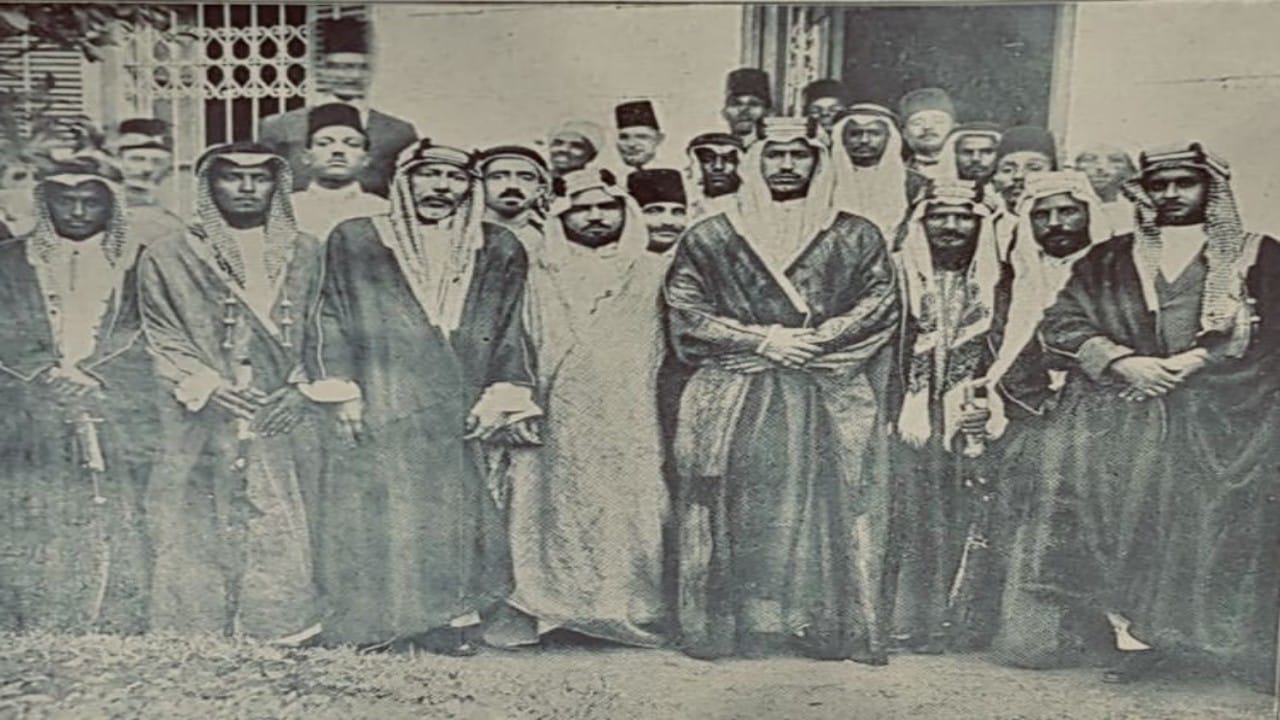 صورة نادرة للملك سعود أثناء رحلاته إلى مصر
