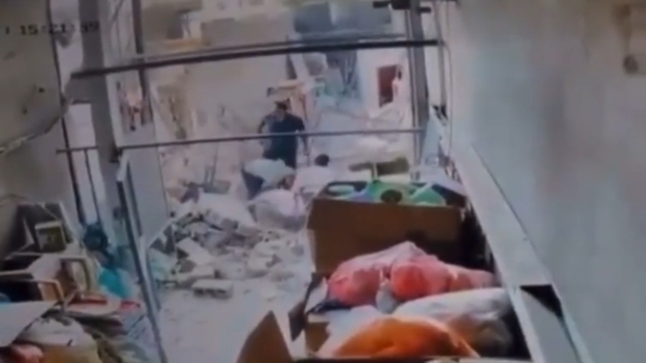بالفيديو.. لحظة استهداف القصف الإسرائيلي لبرج فلسطين في غزة