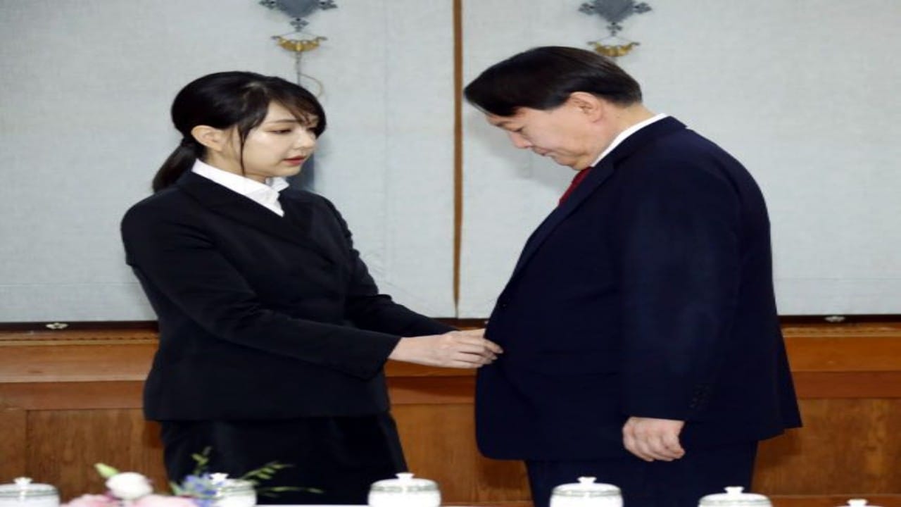 استدعاء صحفي سجل مكالمات مع زوجة رئيس كوريا الجنوبية 