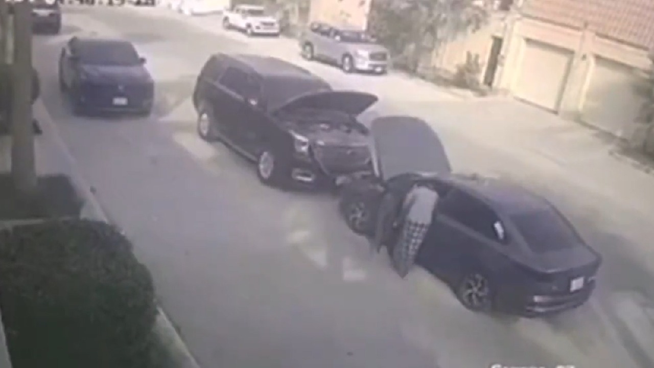 شاهد.. سرقة سيارة &#8220;جمس&#8221; أمام أعين صاحبها بأحد شوارع الرياض