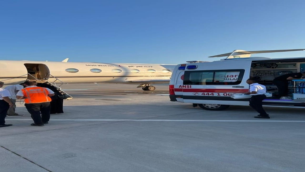 بالصور.. طائرة إخلاء طبي تنقل طفلا سعوديا من تركيا بعد تعرَّضه لوعكة صحية 
