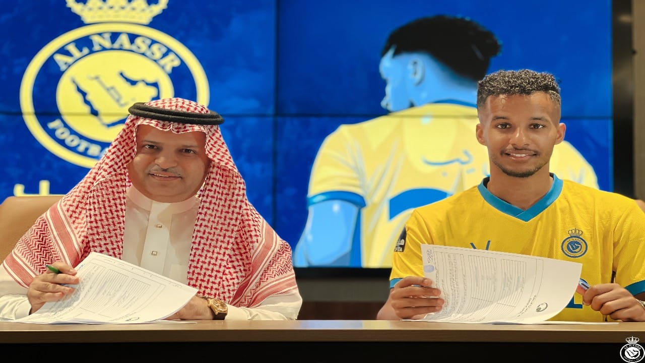 بالصور.. النصر يوقع رسميا مع لاعب الأهلي السابق  