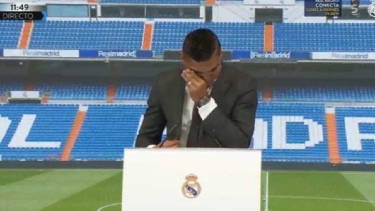 شاهد.. بكاء كاسيميرو خلال مؤتمر وداع ريال مدريد