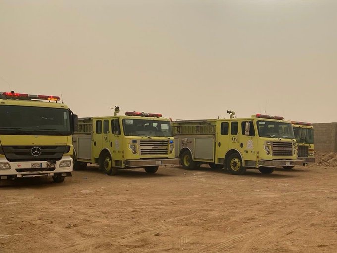 مدني الرياض يباشر حريق في مستودعين بحي الغنامية