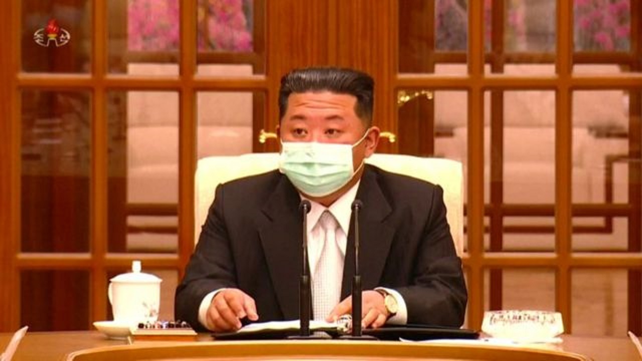 شقيقة زعيم كوريا الشمالية تكشف عن إصابته بـ “حمى شديدة”