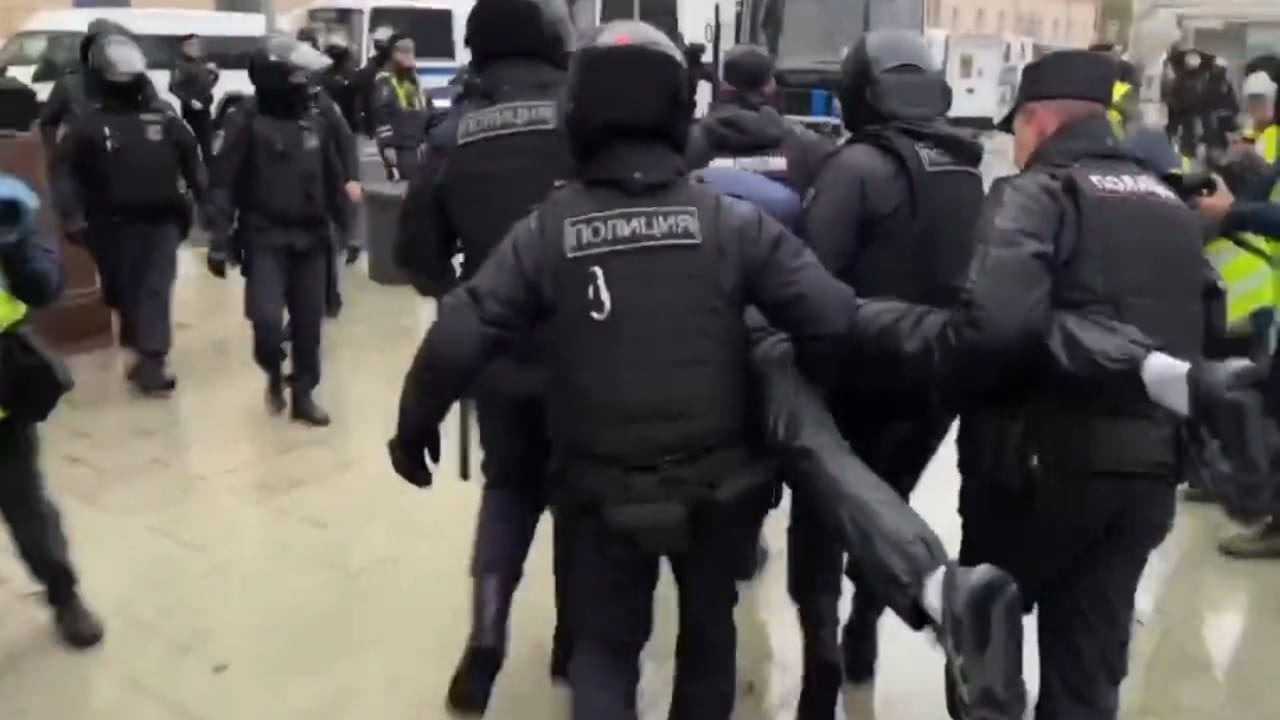 بالفيديو.. روسيا تعتقل مئات المحتجين ضد قرار التعبئة العسكرية