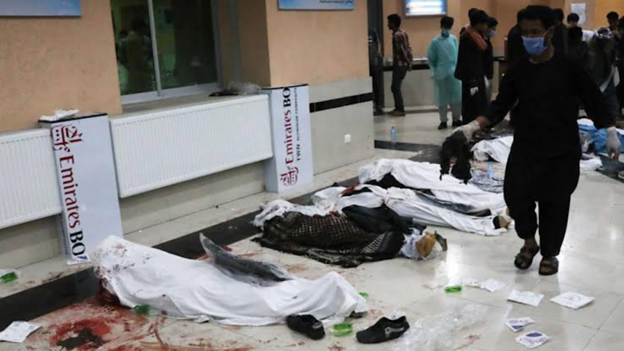 بالفيديو.. 19 قتيلاً و42 جريحًا في تفجير انتحاري استهدف مركز تعليمي بأفغانستان