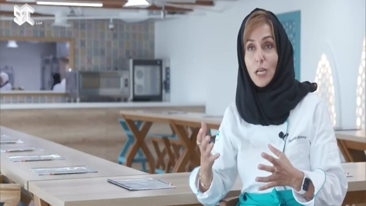 بالفيديو.. طاهية سعودية تأسس أول أكاديمية في مجال المعجنات بجدة