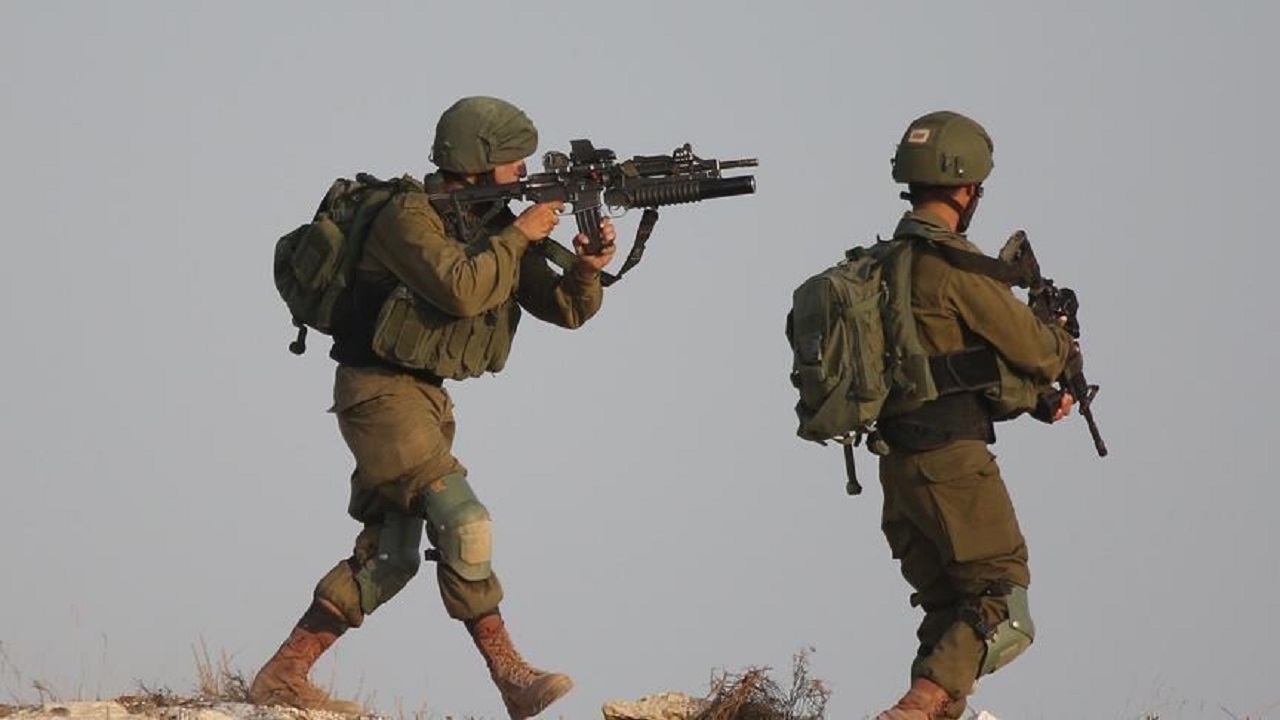إصابة إسرائيليين بهجوم قنبلة على برج لجيش الاحتلال