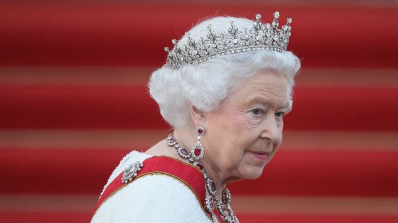القصر الملكي البريطاني يمنع دخول أطعمة ومشروبات بعد رحيل الملكة إليزابيث