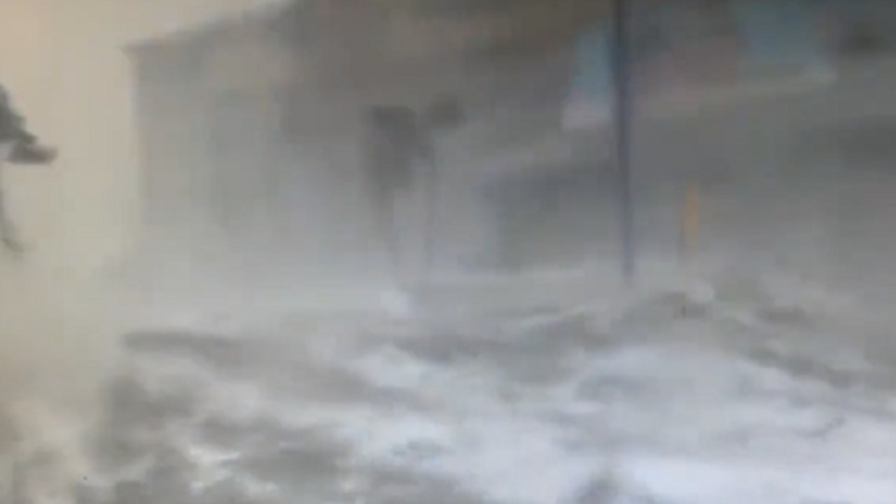 بالفيديو .. مشهد مهيب لإعصار إيان في فلوريدا