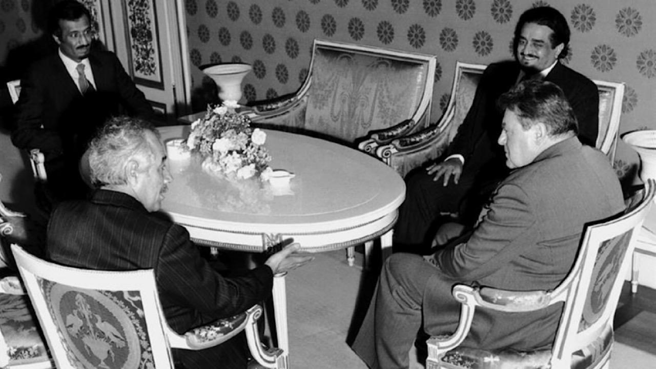 صورة تاريخية نادرة تجمع الملك سلمان مع أخيه الملك فهد في ألمانيا