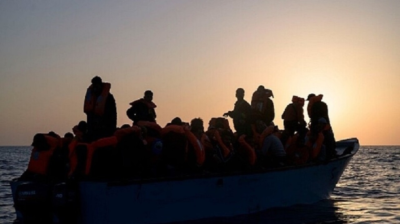 بينهم رضع.. وفاة لاجئين سوريين جوعًا وعطشًا على متن قارب