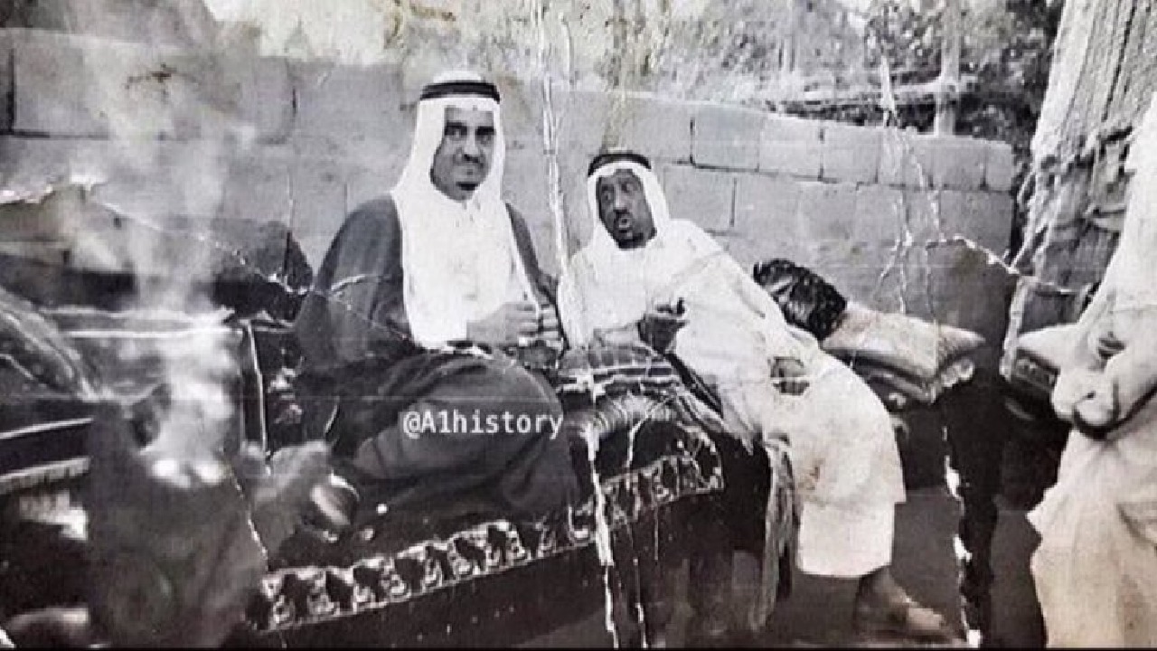 صورة نادرة للملك فهد والأمير تركي السديري قبل 62 عاماً