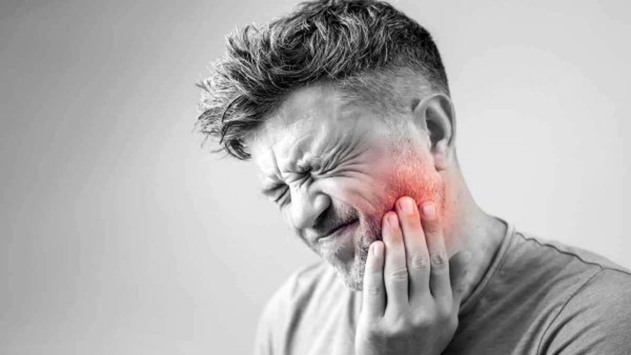 ألم الأسنان قد يشير إلى الإصابة بورم في الدماغ
