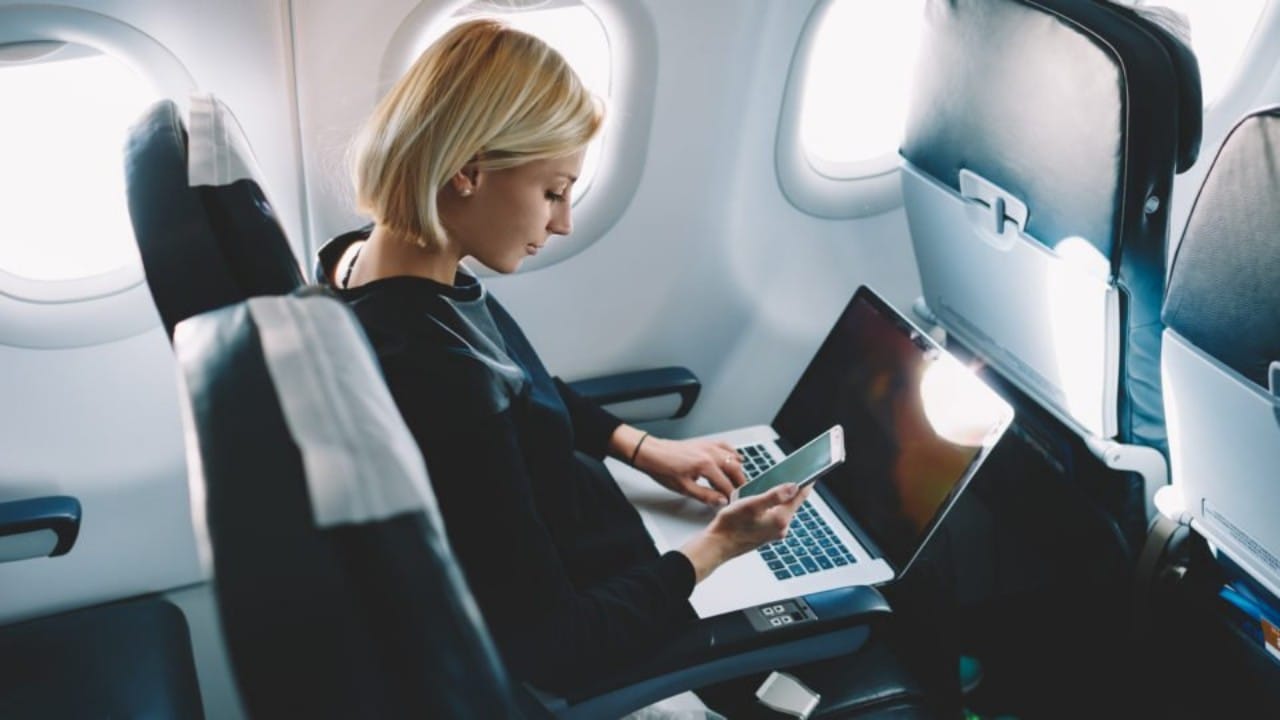 تطوير خدمة الإنترنت على متن الطائرات