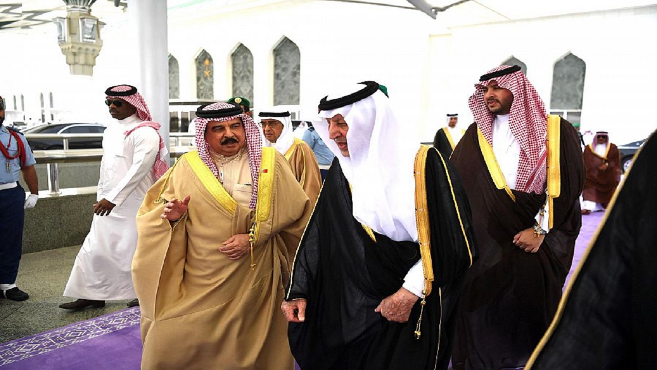 بالصور.. ملك البحرين يغادر جدة بعد زيارة للمملكة