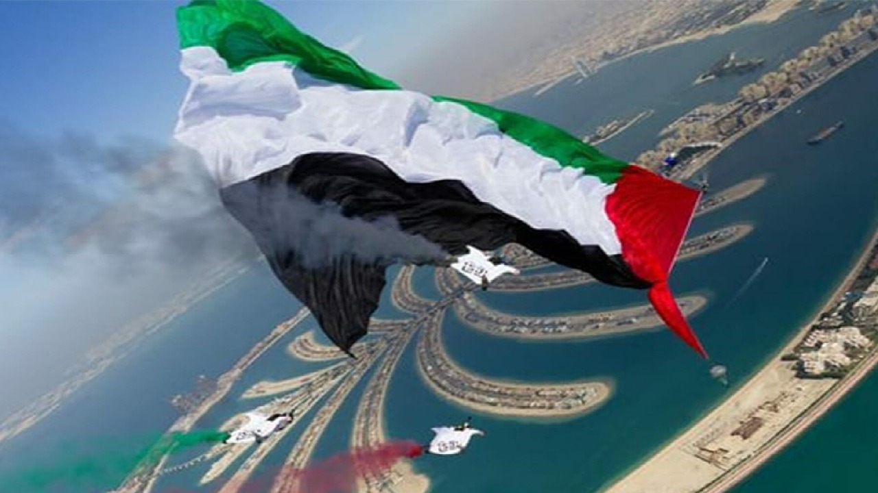 سقوط طائرة شراعية للهواة في دبي ووفاة قائدها