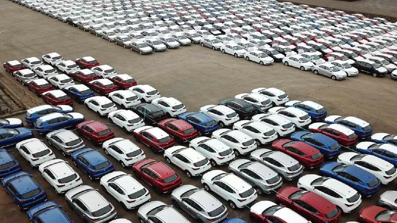 بالفيديو .. سبب ارتفاع أسعار السيارات في المملكة مقارنة بدول الجوار