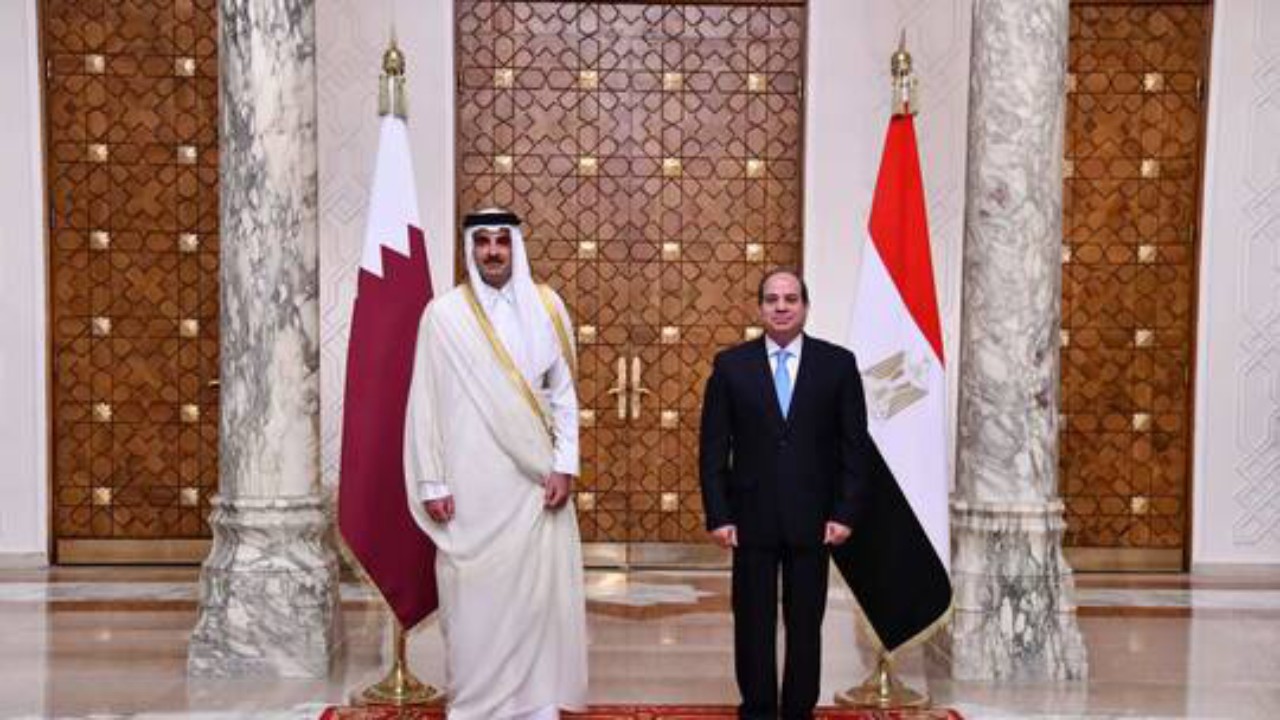 الرئيس المصري يصل قطر لأول مرة