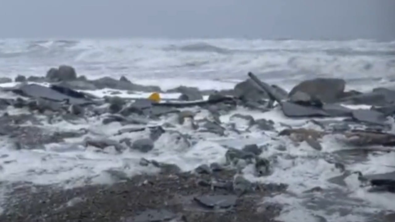 بالفيديو.. عاصفة نادرة القوة تضرب غرب ألاسكا