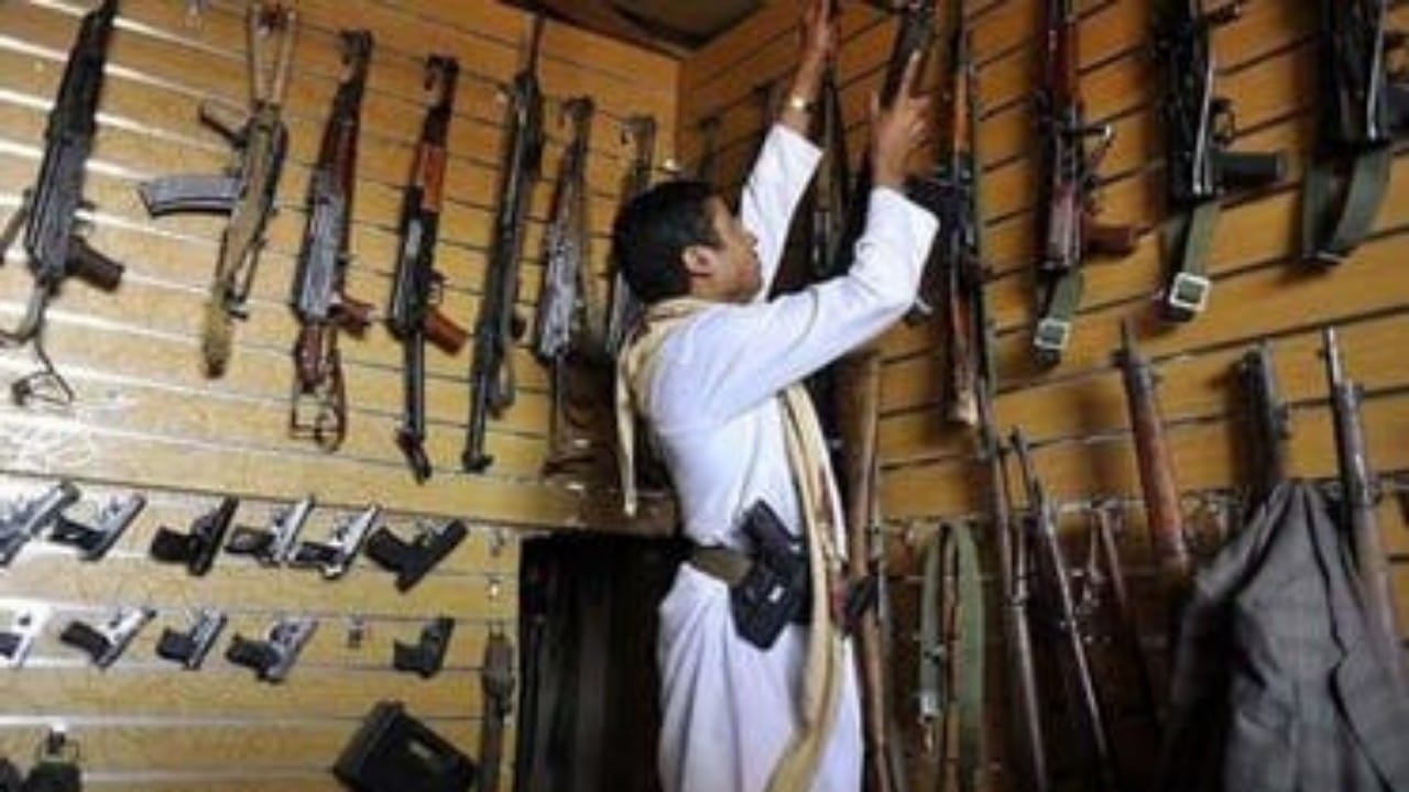 الحوثيون يبيعون الأسلحة في سوق سوداء بصعدة