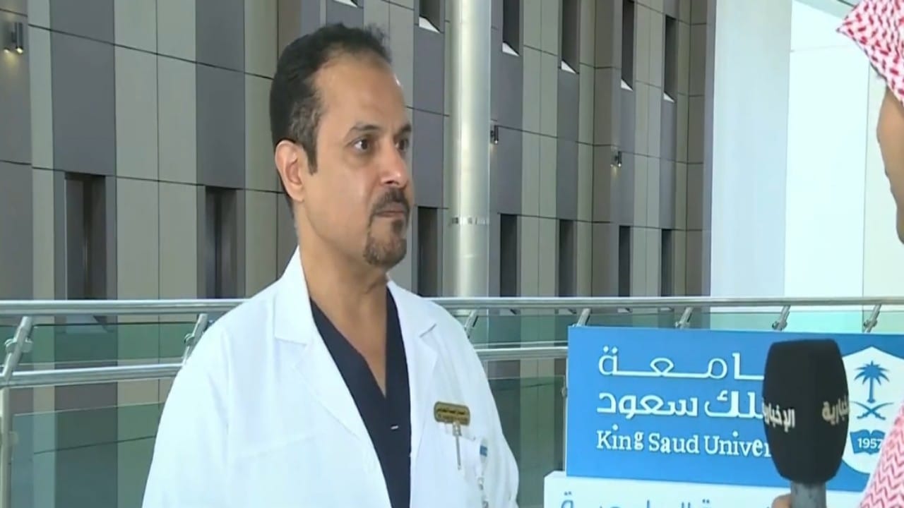 بالفيديو.. طبيب سعودي ينجح بزراعة حالبين لطفل بالمنظار كأول عملية في مصر
