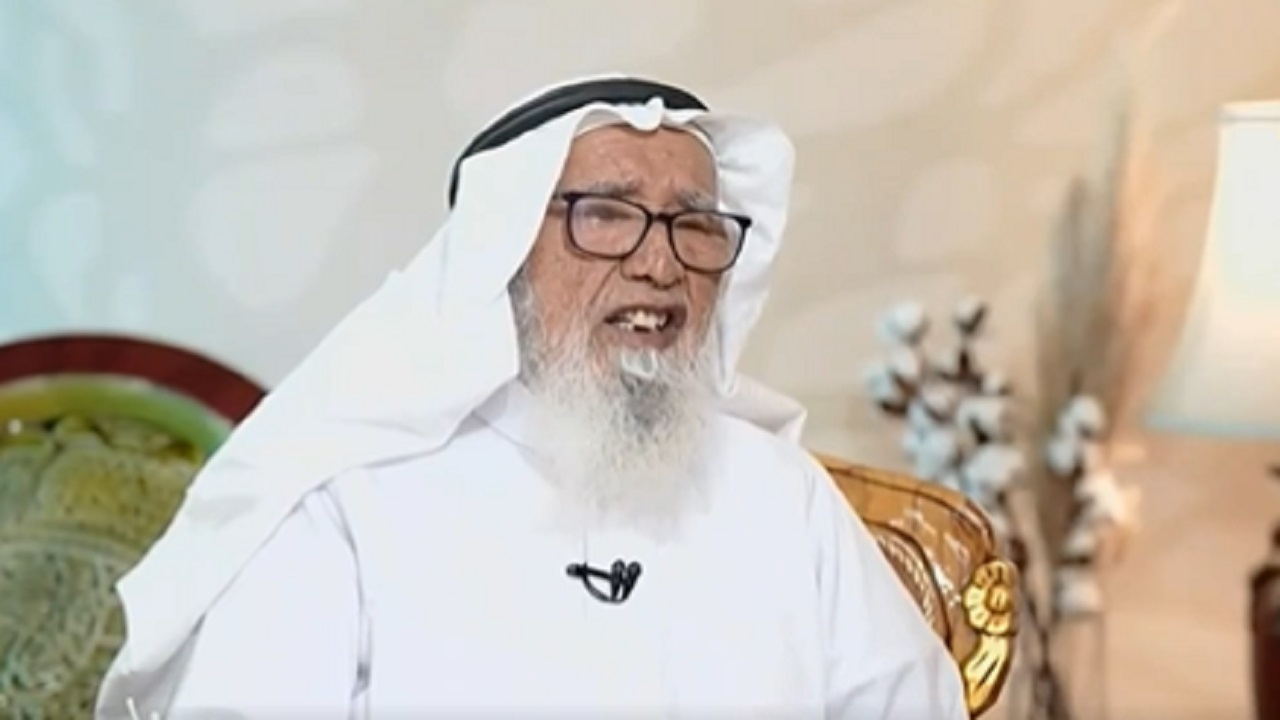 بالفيديو.. قصة أول جنيه منحه الملك عبدالعزيز لحارس الملك سعود