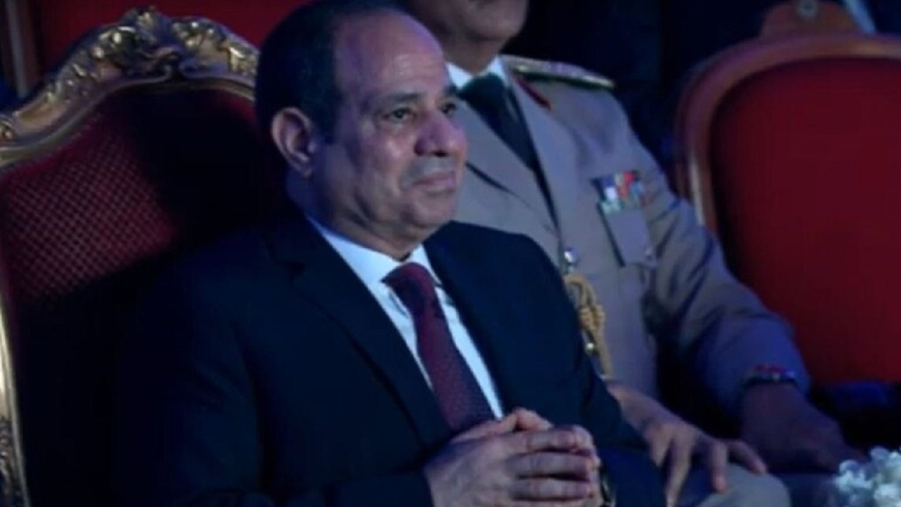 مقطع فيديو كاد يبكي الرئيس المصري