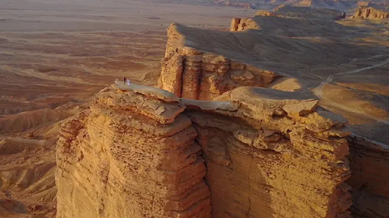 موقع سياحي يكشف عن 10 عجائب بالسعودية