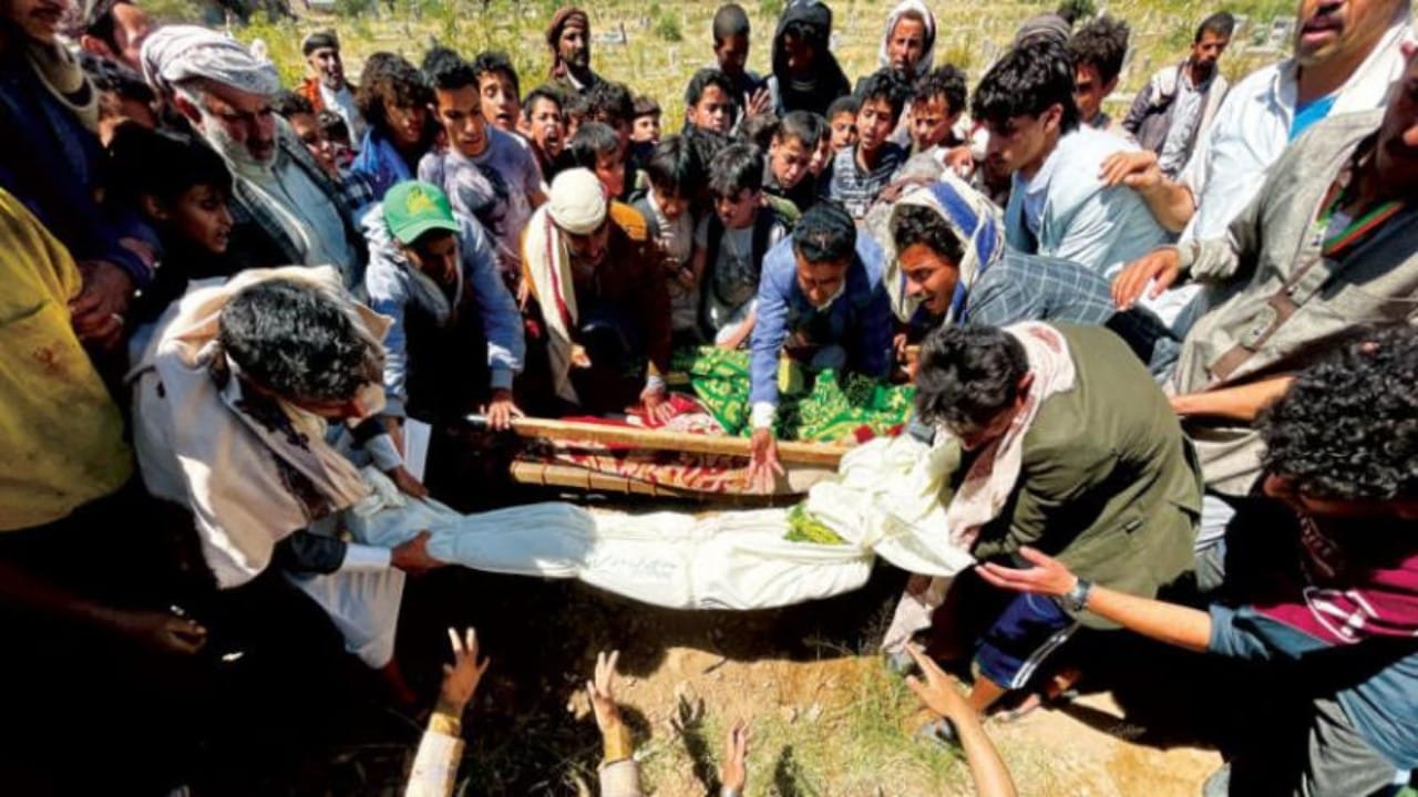 الحوثيون يحتجزون 22 جثمانًا لأطفال حديثي الولادة
