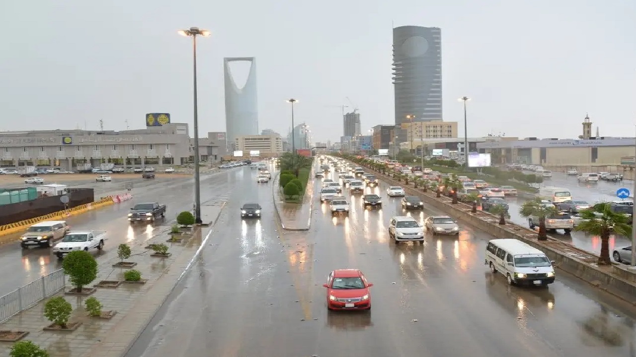 بالفيديو .. &#8220;الأرصاد&#8221; تنبه بهطول أمطار بدءً من الغد