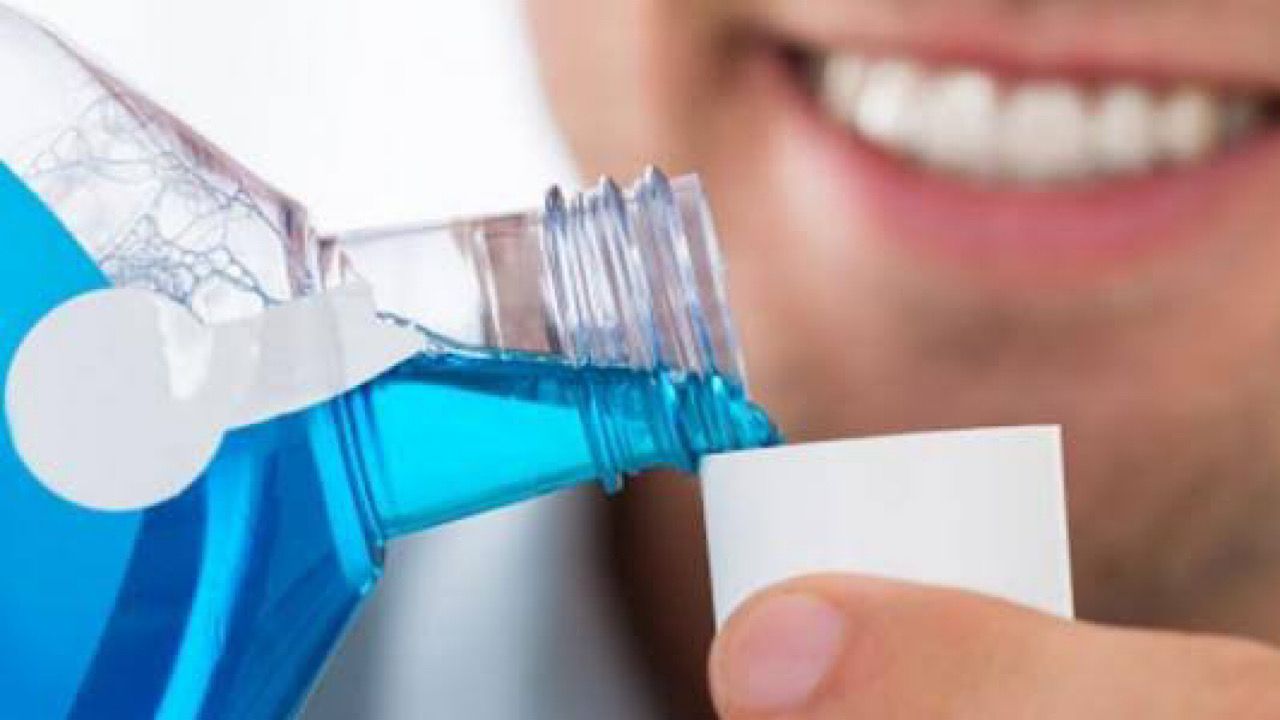 غسول الفم قد يضر عندما يتعلق الأمر بضغط الدم