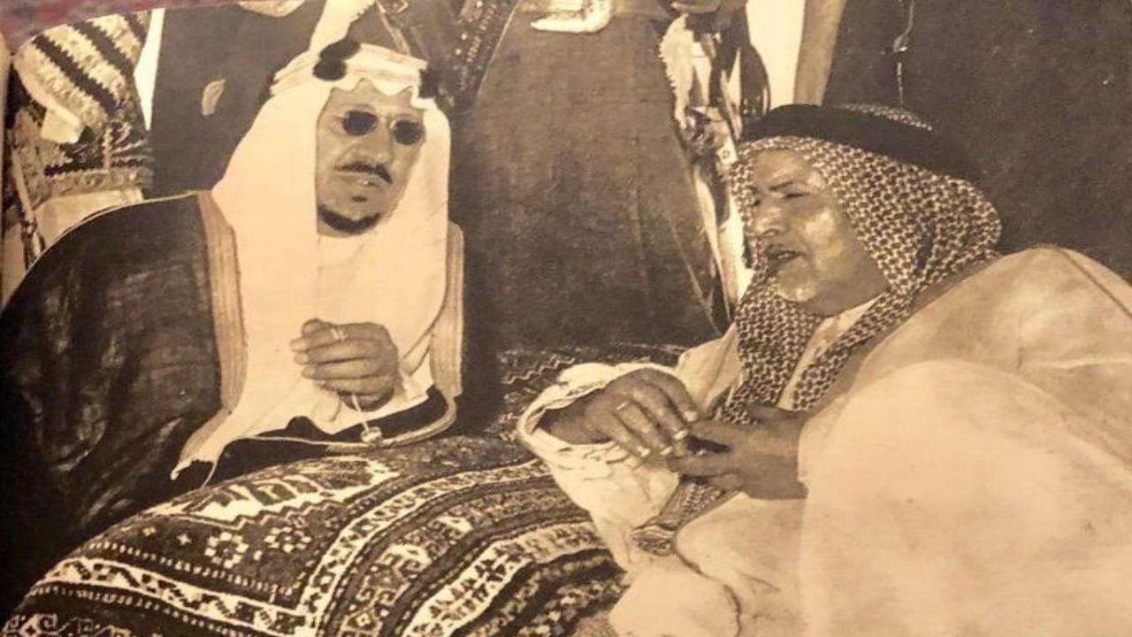 صورة نادرة للملك سعود وأمير الكويت الشيخ عبدالله السالم