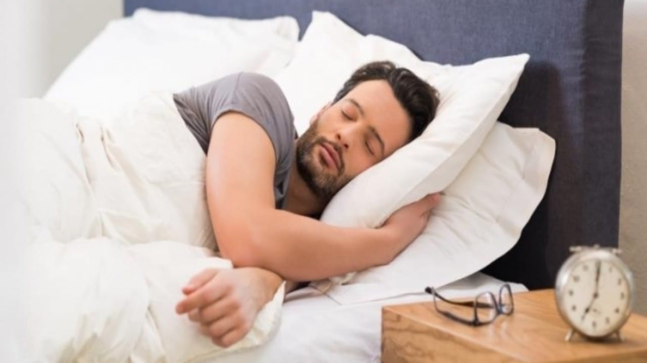 دراسة: النوم لفترات طويلة يزيد خطر الإصابة بالخرف