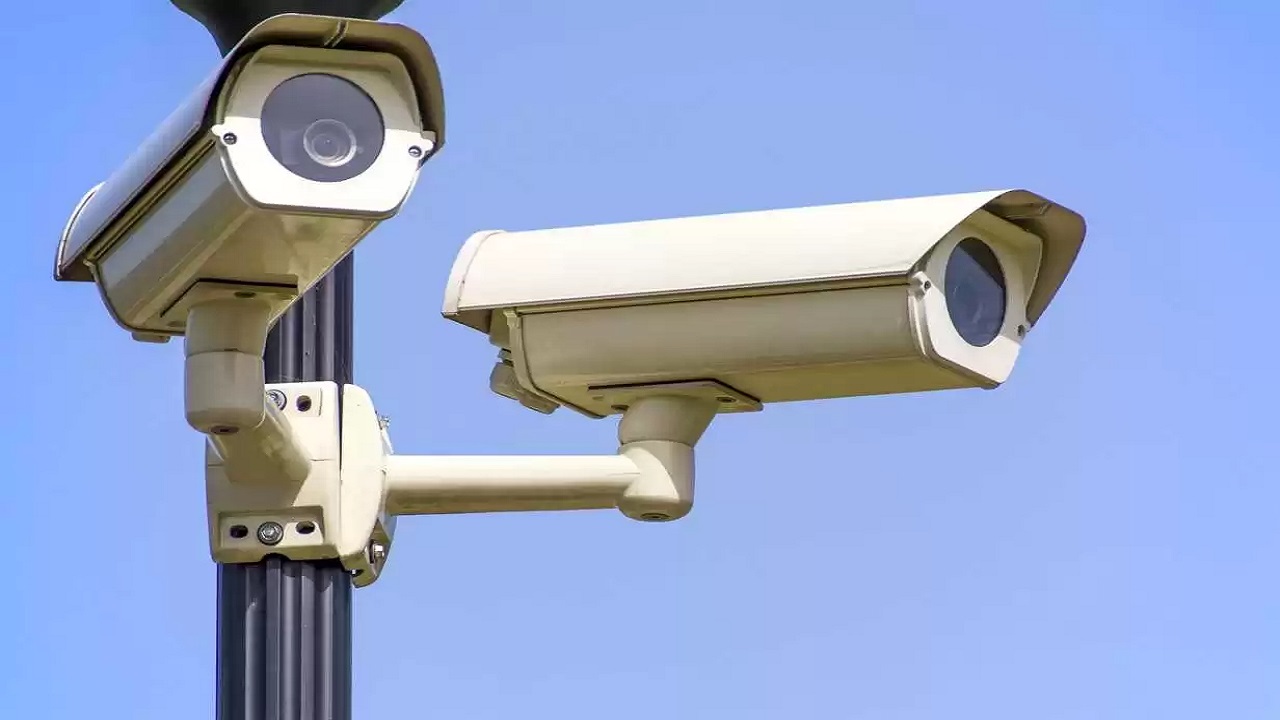 بالفيديو .. محلل أمني يوضح فوائد استخدام كاميرات المراقبة الأمنية