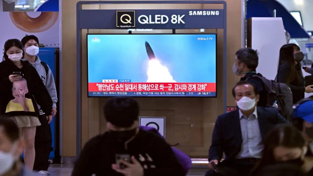 كوريا الشمالية تطلق صاروخين باليستيين 