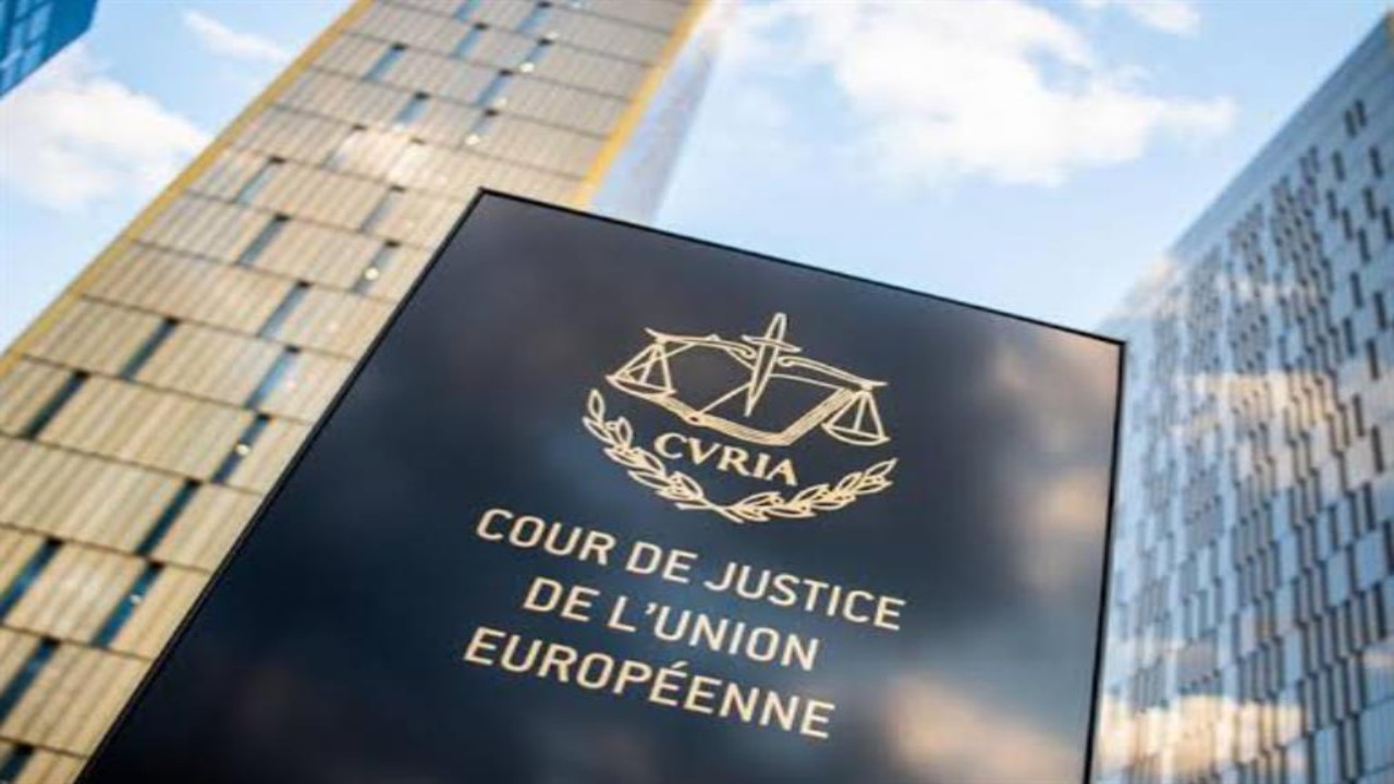 محكمة العدل الأوروبية تقضي بالسماح للشركات بحظر الحجاب داخل مقرات العمل