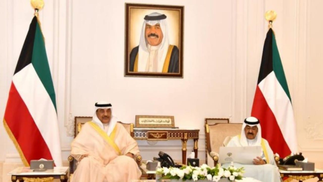 رئيس الوزراء الكويتي يقدم استقالة الحكومة لولي العهد