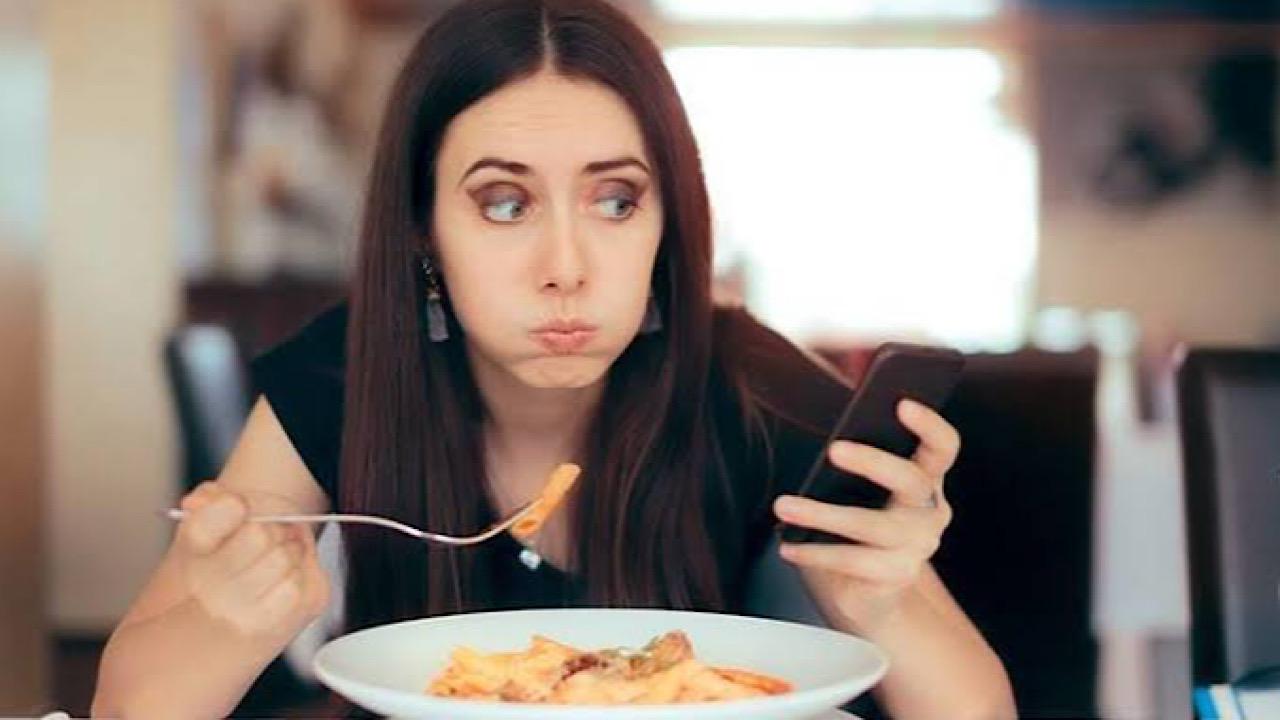 دراسة جديدة: تناول الطعام في وقت متأخر يزيد الجوع