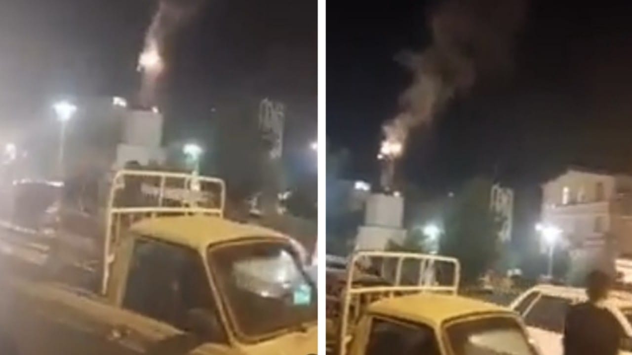 شاهد.. إيرانيون يشعلون النار في تمثال سليماني