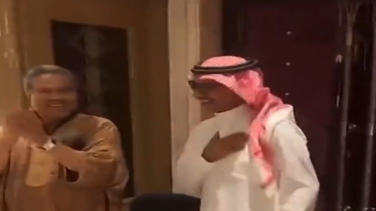 بالفيديو.. احتفال الفنان محمد عبده بعيد ميلاد رابح صقر