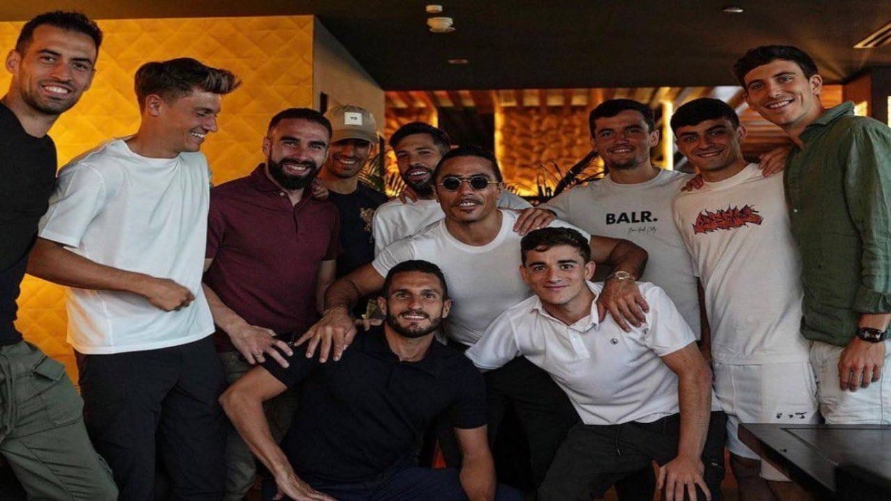 بالصور.. لاعبو إسبانيا يقضون يوم إجازتهم في مطعم الشيف نصرت بالدوحة
