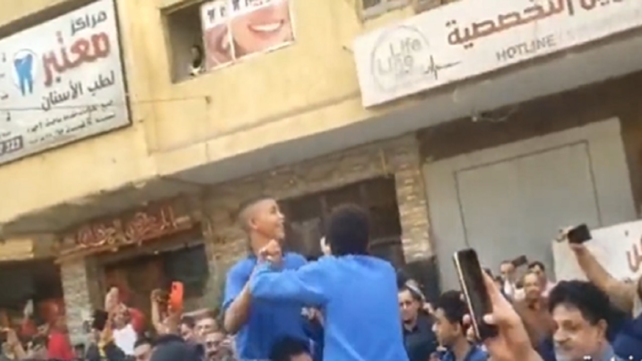بالفيديو .. مصريون يرقصون فرحا في القاهرة بعد فوز الأخضر على الأرجنتين