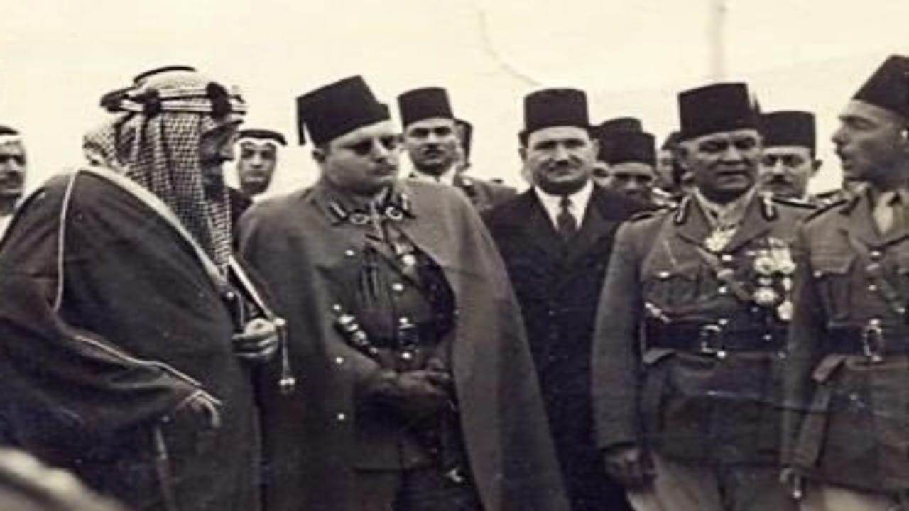 صورة نادرة تجمع الملك المؤسس عبدالعزيز بالملك فاروق