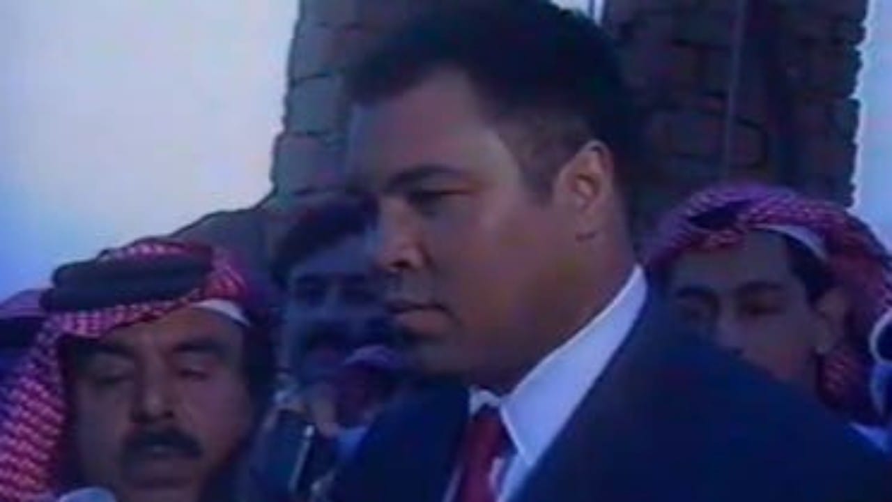 بالفيديو.. زيارة محمد علي كلاي للمملكة عام 1988