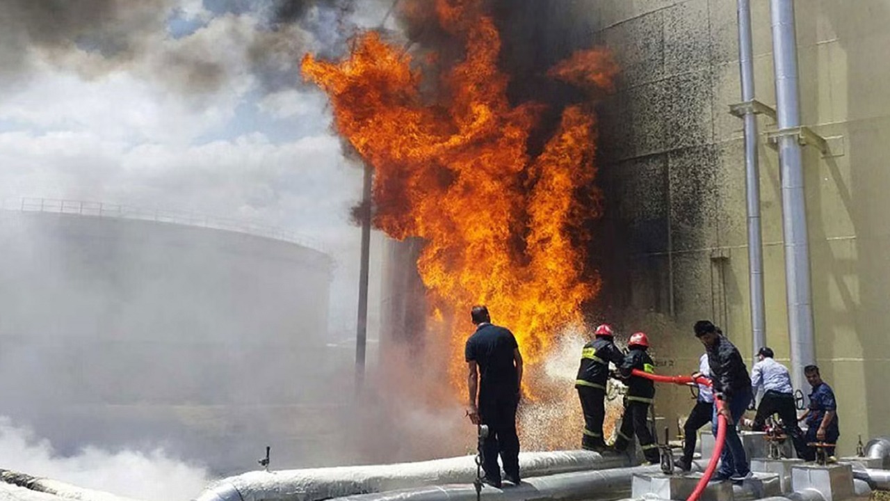إيران تحترق..حريق ثالث في أنابيب لنقل النفط
